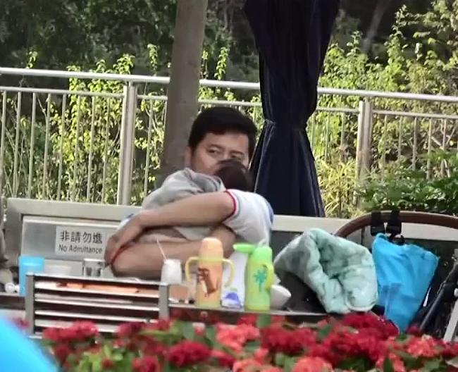 Hoa hậu Hong Kong thuê ba giúp việc chăm ba con-3