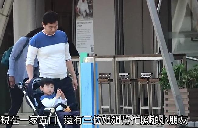 Hoa hậu Hong Kong thuê ba giúp việc chăm ba con-4