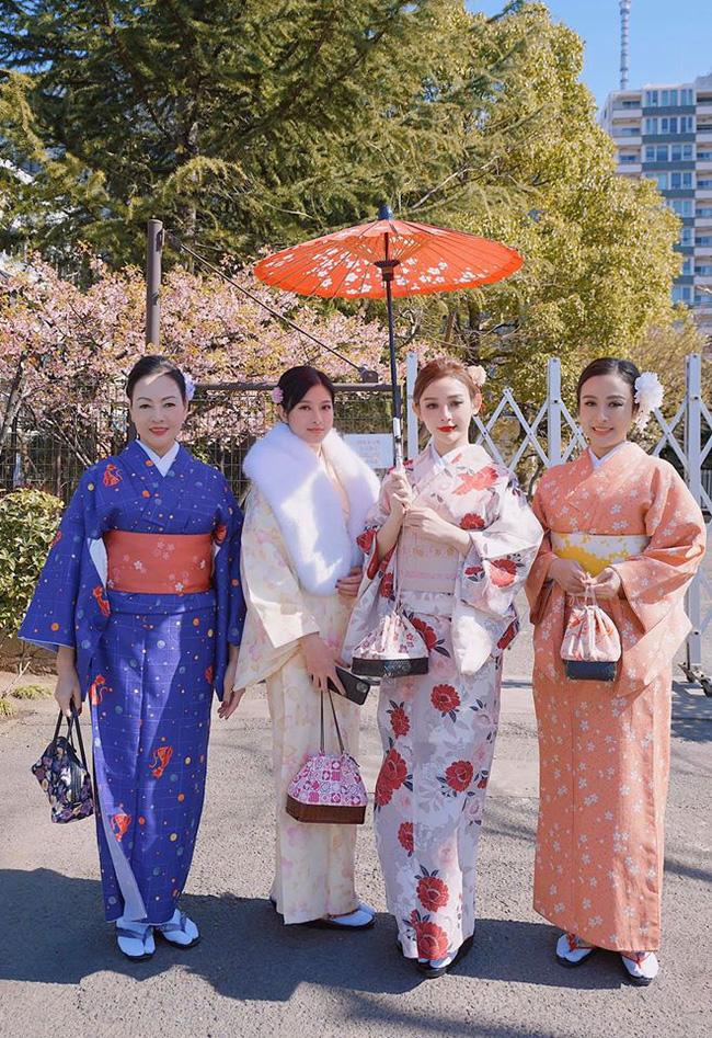 Khoe ảnh vi vu tới Nhật, Huyền Baby liền bị lép vế trước mẹ ruột và 2 chị em gái-5