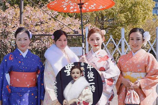 Khoe ảnh vi vu tới Nhật, Huyền Baby liền bị 'lép vế' trước mẹ ruột và 2 chị em gái