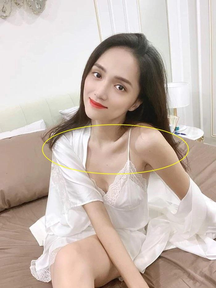 Hương Giang Idol diện váy ngủ gầy trơ xương quai xanh-1
