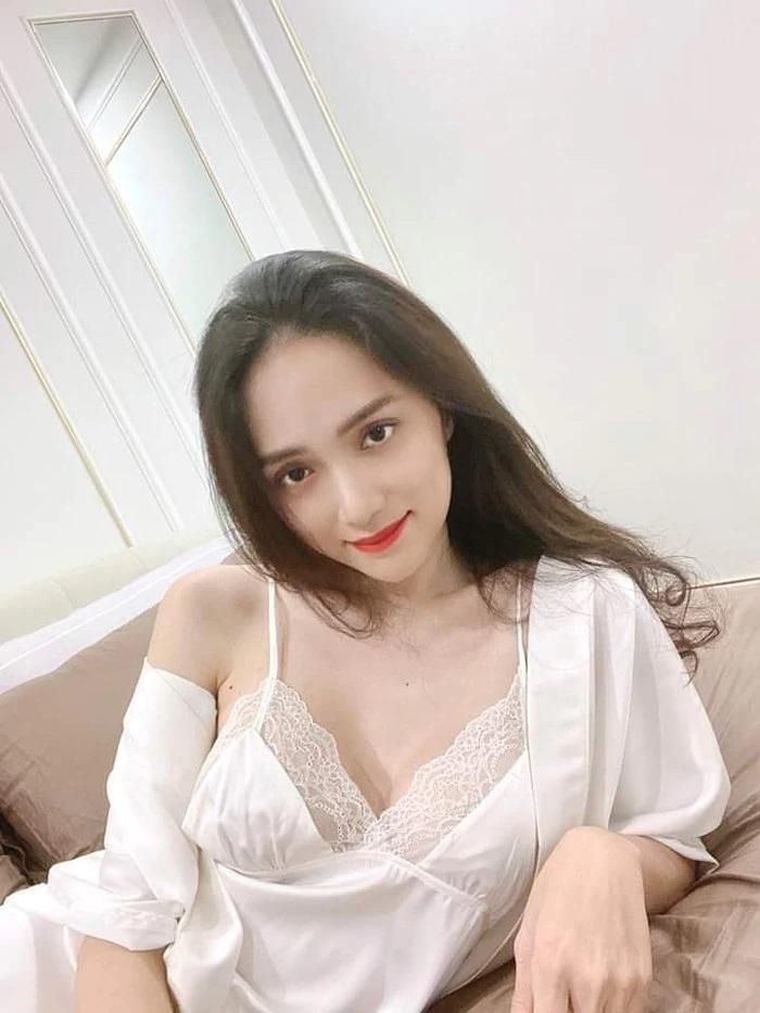 Hương Giang Idol diện váy ngủ gầy trơ xương quai xanh-2