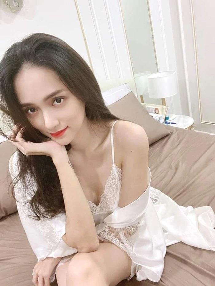 Hương Giang Idol diện váy ngủ gầy trơ xương quai xanh-5