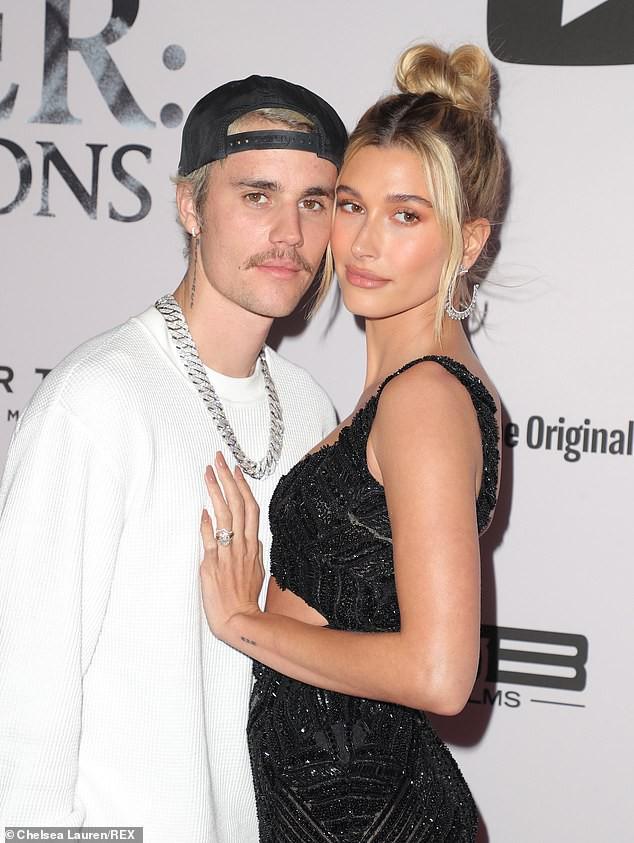 Justin Bieber khoá môi bà xã Hailey say đắm trong ngày sinh nhật-2