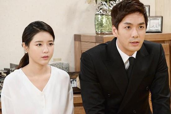 Về nhà người yêu chơi ngày nghỉ, tôi hết hồn khi thấy chiếc váy mình tặng bác gái được đặt ở vị trí đó