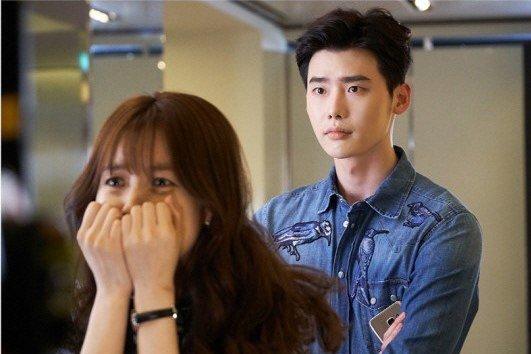 Về nhà người yêu chơi ngày nghỉ, tôi hết hồn khi thấy chiếc váy mình tặng bác gái được đặt ở vị trí đó-2