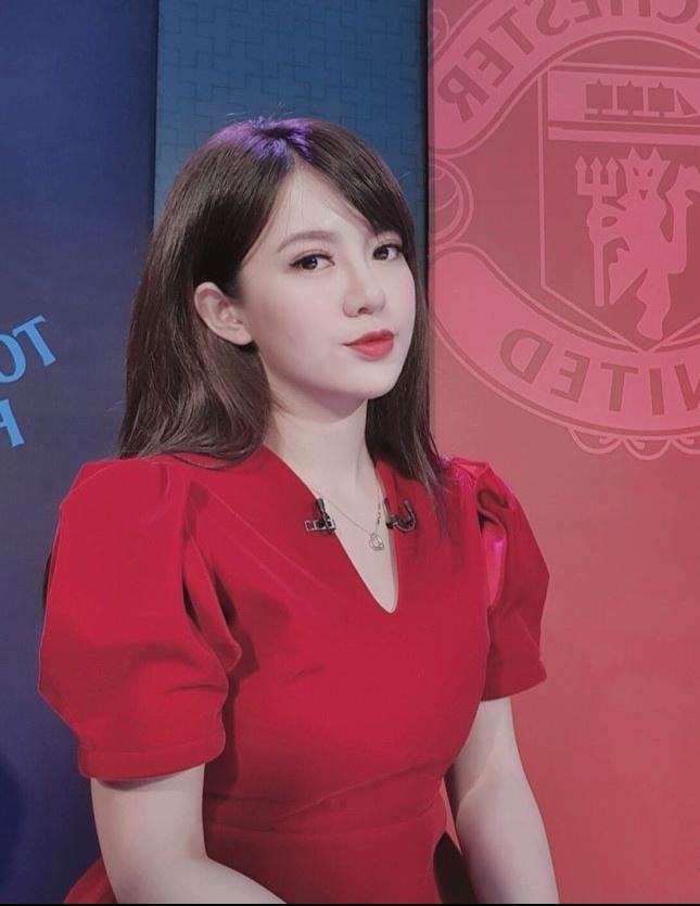 Tú Linh MU được khen ngợi nhan sắc khi trở lại làm việc hậu sinh con-1