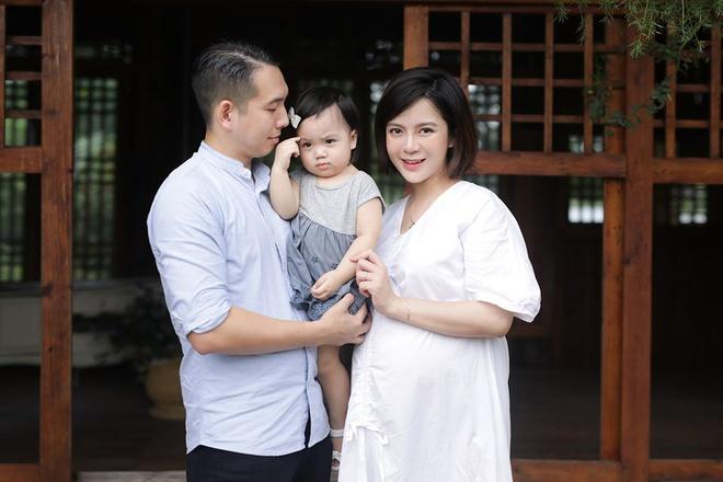 Tú Linh MU được khen ngợi nhan sắc khi trở lại làm việc hậu sinh con-2