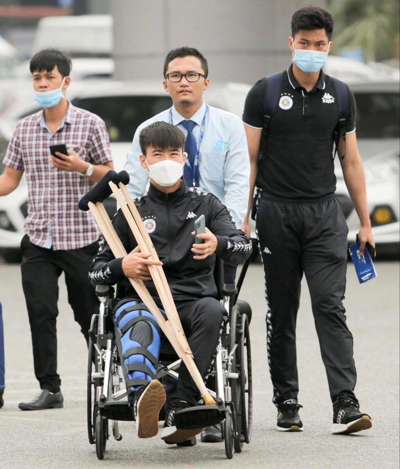 Duy Mạnh đứt dây chằng chéo, nghỉ 6-8 tháng-2