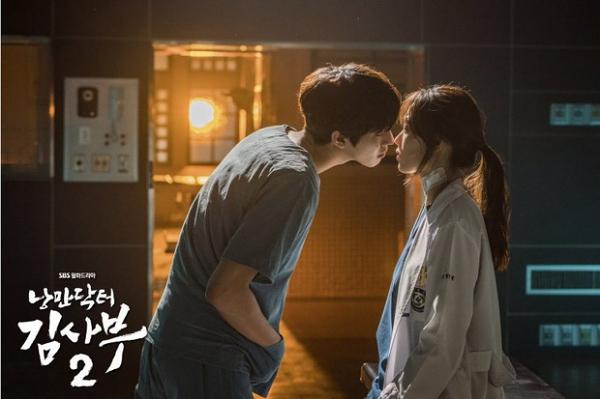 Seo Jin là một bác sĩ thiên tài, luôn nỗ lực vươn lên để khẳng định bản thân. Anh có một trái tim rất ấm áp, chân thành luôn đối xử tốt với bệnh nhân và yêu thương chân thành, tình cảm dạt dào với cô nàng đồng nghiệp Cha Eun Jae (Lee Sung Kyung).