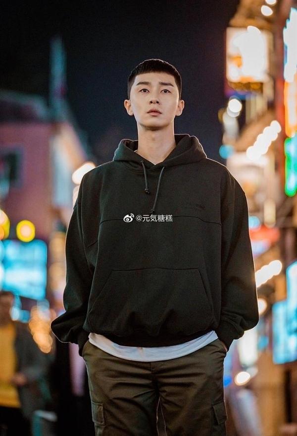 "Tầng lớp Itaewon" là bộ phim được yêu thích nhất hiện nay, rating tăng từng tập. Từng diễn biến, tình tiết mới của phim đều được cư dân mạng quan tâm và bàn tán sôi nổi.