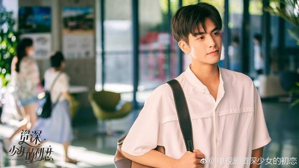 Trai đẹp Tống Uy Long đã "nổi như cồn” khi bộ phim "Trạm Kế Tiếp Là Hạnh Phúc" ra mắt. Với đôi mắt có hồn, gương mặt thư sinh; mỹ nam họ Tống đã chinh phục hội thiếu nữ khi vào vai chàng "phi công trẻ thích lái máy bay bà già" Nguyên Tống.