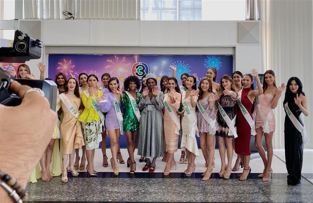 Hoài Sa nổi bật với áo dài tím, kế bên là đương kim hoa hậu ăn mặc thảm họa chẳng giống ai-7