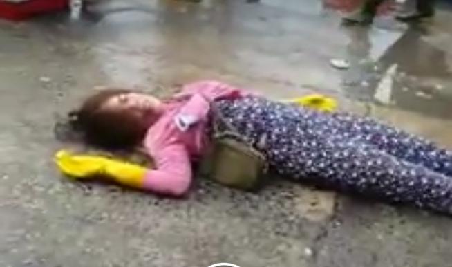 Vụ tiểu thương bị nhóm bảo vệ đánh đập dã man giữa chợ: Trưởng BQL chợ nói, bảo vệ mới làm thiếu kinh nghiệm-3