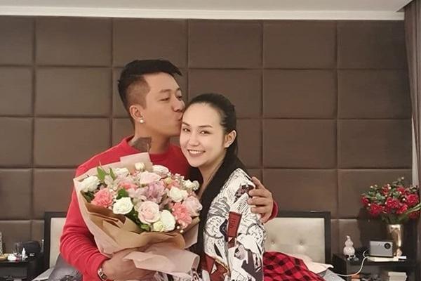 Từng là Don Juan showbiz Việt, Tuấn Hưng hiện được khen hết lời vì yêu vợ thương con-6