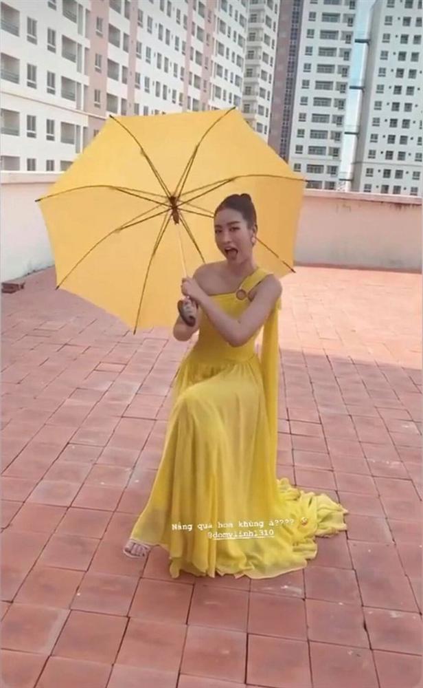 Nhờ set đồ có một không hai, Mỹ Linh khiến cộng đồng mạng phải phì cười-2