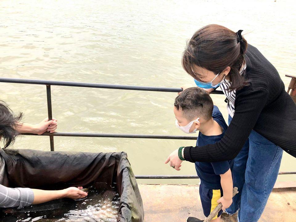 Con trai sắp tròn 4 tuổi, single mom Ly Kute liền cùng quý tử làm điều ý nghĩa-1