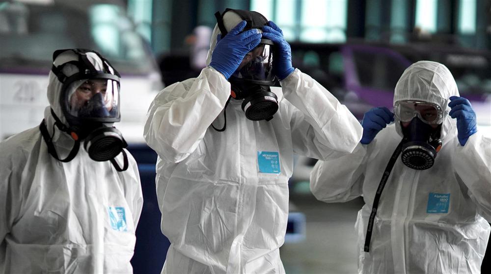 Nữ bác sĩ bật khóc khi nhận được tin nhắn bất ngờ của chồng: Hẹn gặp em ở Vũ Hán, anh đang lên đường rồi!-1