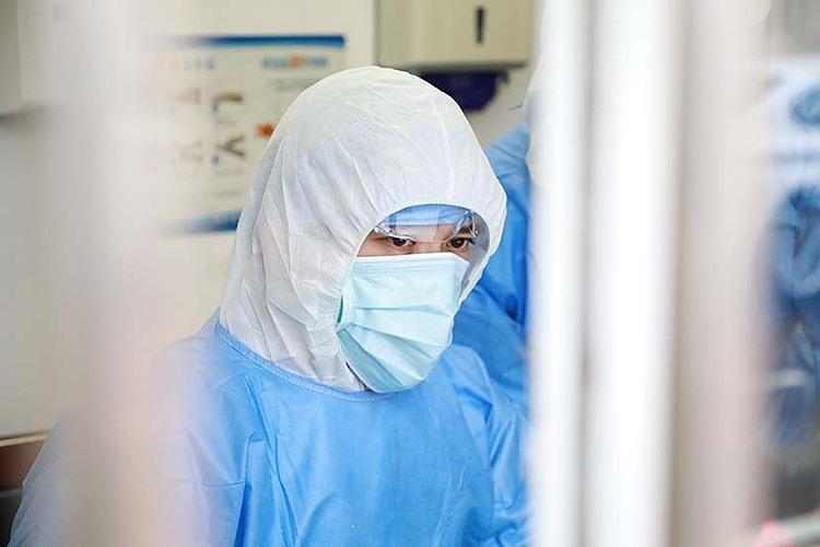 Nữ bác sĩ bật khóc khi nhận được tin nhắn bất ngờ của chồng: Hẹn gặp em ở Vũ Hán, anh đang lên đường rồi!-2