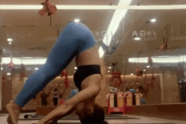 Quỳnh Nga khoe eo 55cm nhưng sự chú ý đổ dồn về chiếc quần bó chẽn vùng nhạy cảm-9