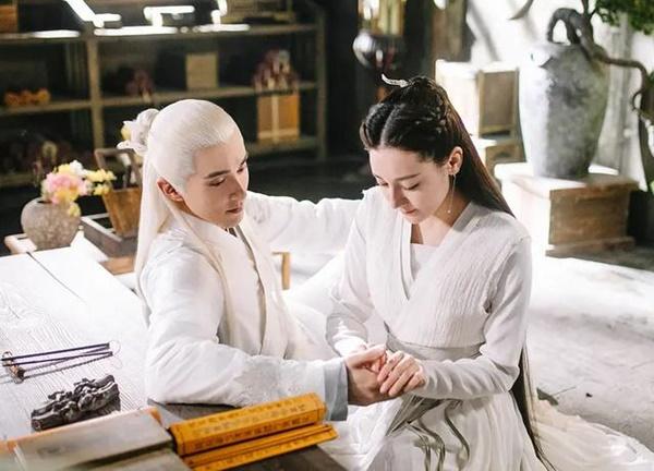 Cao Vỹ Quang tiếc nuối cảnh yêu 18+ với Địch Lệ Nhiệt Ba bị cắt bỏ-2