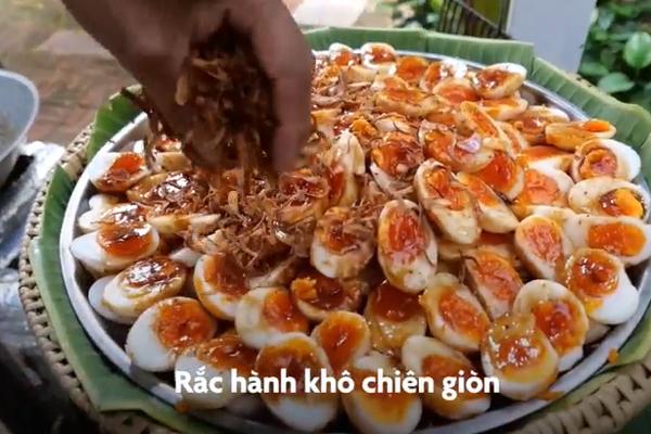 Vợ vừa đi mổ về, Công Vinh tận tuỵ làm món sinh tố chuối uyên ương phục vụ-7