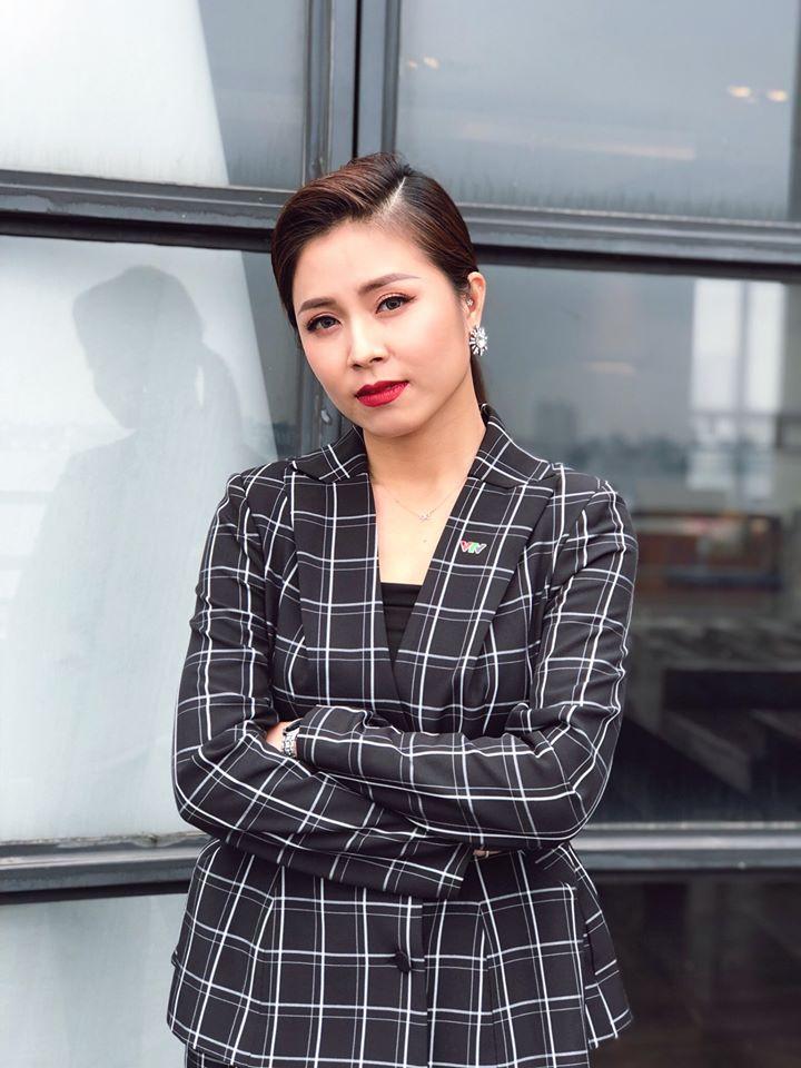 MC Hoàng Linh tung bộ ảnh khoe vai trần và vòng 1 gợi cảm-4