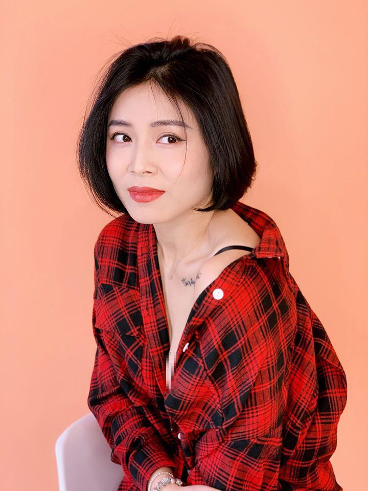 MC Hoàng Linh tung bộ ảnh khoe vai trần và vòng 1 gợi cảm-3