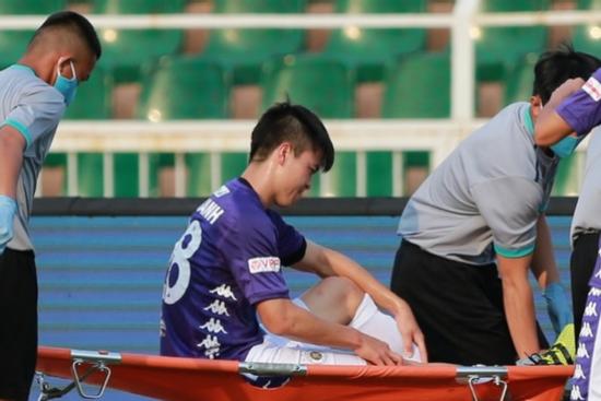 'Bố Duy Mạnh khóc khi biết tin chấn thương của con trai'