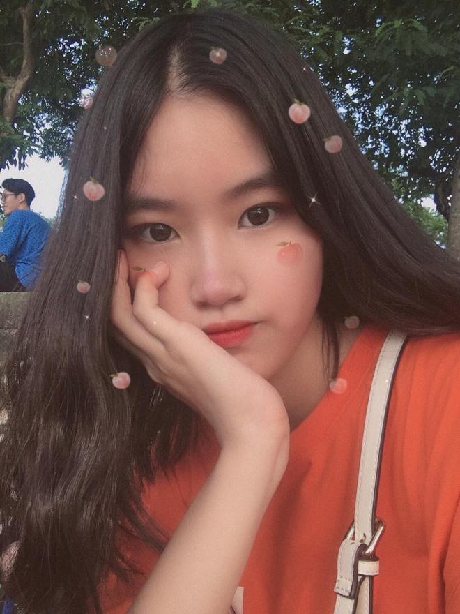 Vẻ ngoài của cô gái sinh năm 2003 đang gây chú ý ở nhạc Việt-1
