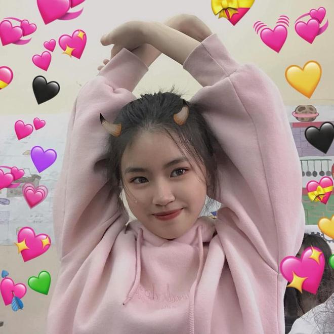 Vẻ ngoài của cô gái sinh năm 2003 đang gây chú ý ở nhạc Việt-2
