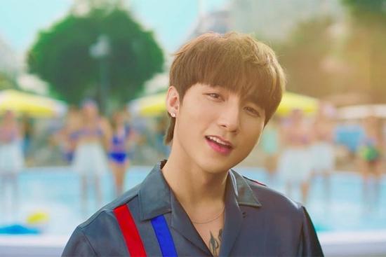 Sơn Tùng M-TP sẽ 'khui' siêu xe, nhà mới trong clip mới?