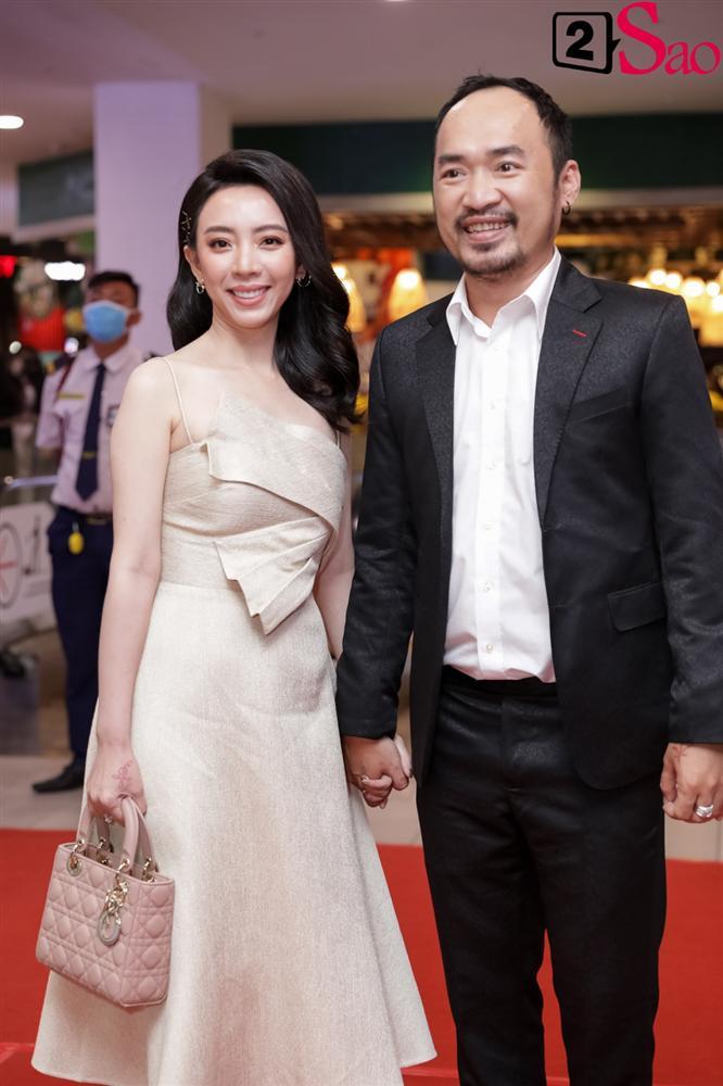 Cát Phượng hộ tống Kiều Minh Tuấn ra mắt phim mới giữa mùa dịch corona-9