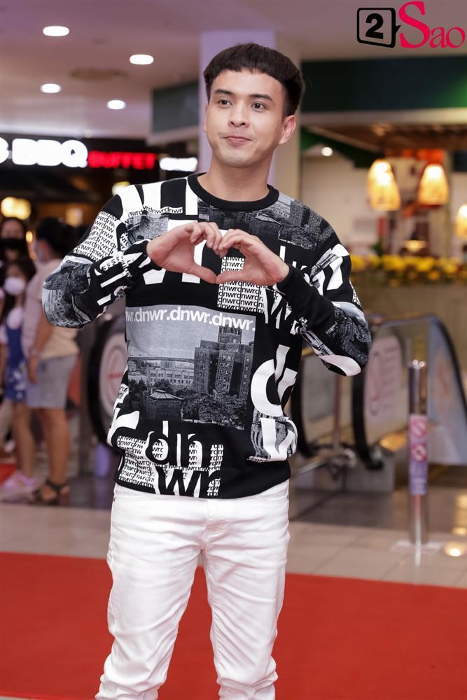 Cát Phượng hộ tống Kiều Minh Tuấn ra mắt phim mới giữa mùa dịch corona-8