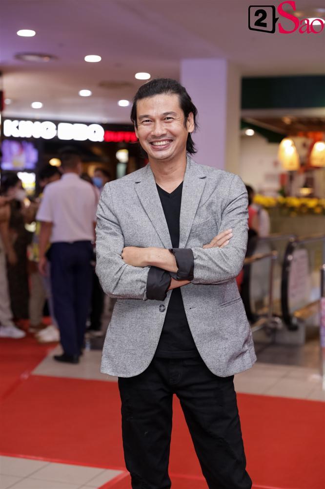 Cát Phượng hộ tống Kiều Minh Tuấn ra mắt phim mới giữa mùa dịch corona-13