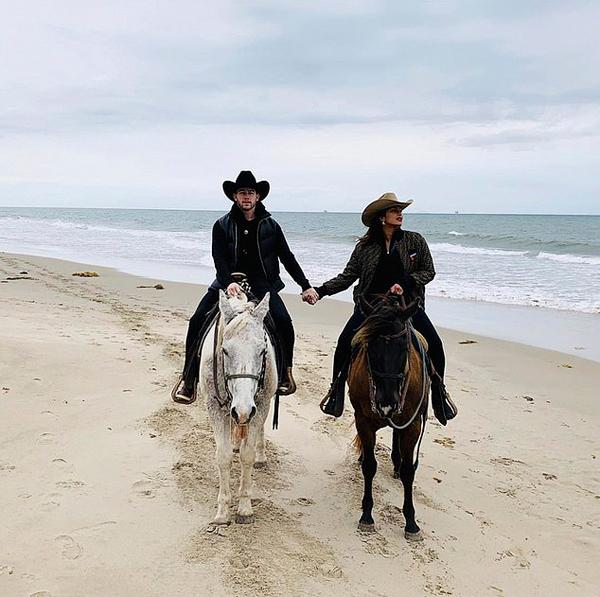 Nick Jonas không ngại kém vợ 10 tuổi-2