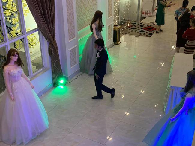 Đám cưới điều động dàn lễ tân độc dị, vừa nhìn thấy toàn thể khách mời ai nấy... đứng hình-2