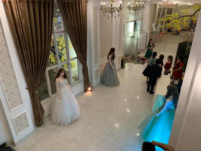 Đám cưới điều động dàn lễ tân độc dị, vừa nhìn thấy toàn thể khách mời ai nấy... đứng hình-3