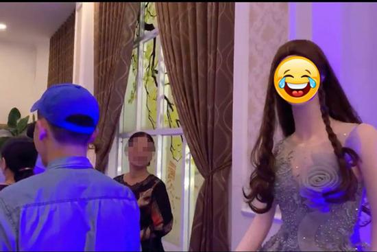 Đám cưới điều động dàn lễ tân 'độc dị', vừa nhìn thấy toàn thể khách mời ai nấy... đứng hình