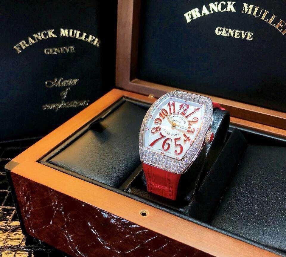 Trường Giang tặng vợ đồng hồ túi xách hàng hiệu, nhưng Nhã Phương chỉ băn khoăn chồng đã lập quỹ đen!-2