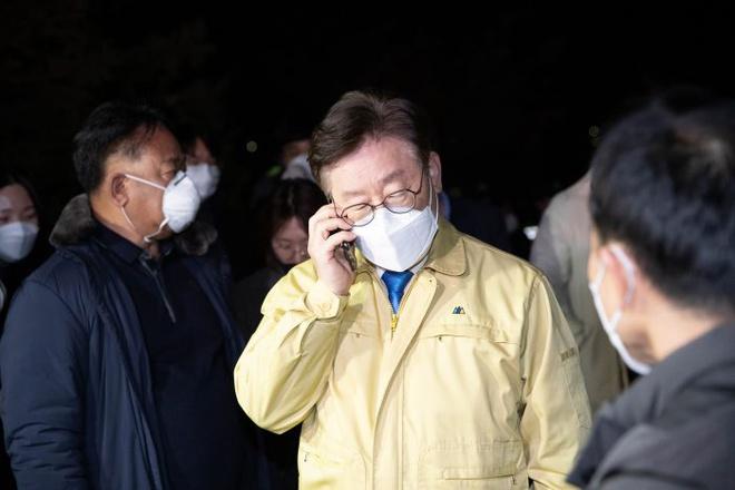 Cảnh sát đột kích cơ sở Tân Thiên Địa, ép giáo chủ xét nghiệm lại-1