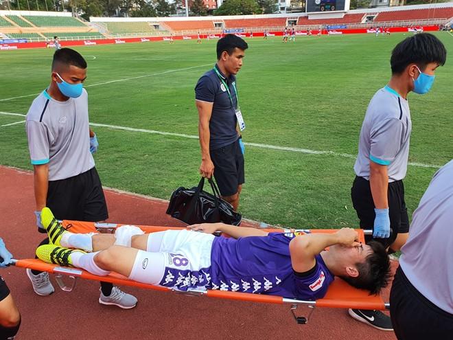 Duy Mạnh ngọt ngào nhắn nhủ bà xã khi bị chấn thương, dân mạng tấm tắc: Chân ái là đây chứ đâu-1