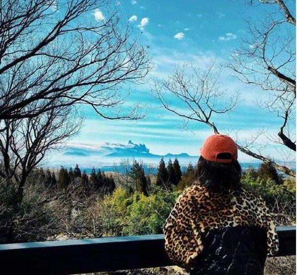 Con trai riêng của chồng Triệu Vy khoe ảnh gia đình không có mẹ kế, dân mạng xôn xao-9