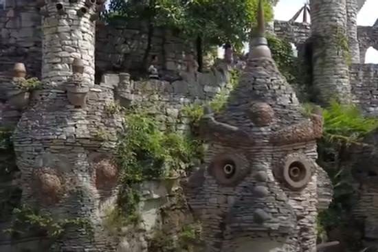 Người đàn ông dành 20 năm xây dựng lâu đài cổ đại