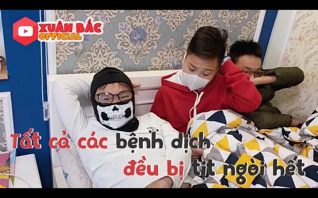 Nằm nhà xem phim về đại dịch cúm, con trai Xuân Bắc vẫn đeo khẩu trang để tránh lây nhiễm-8