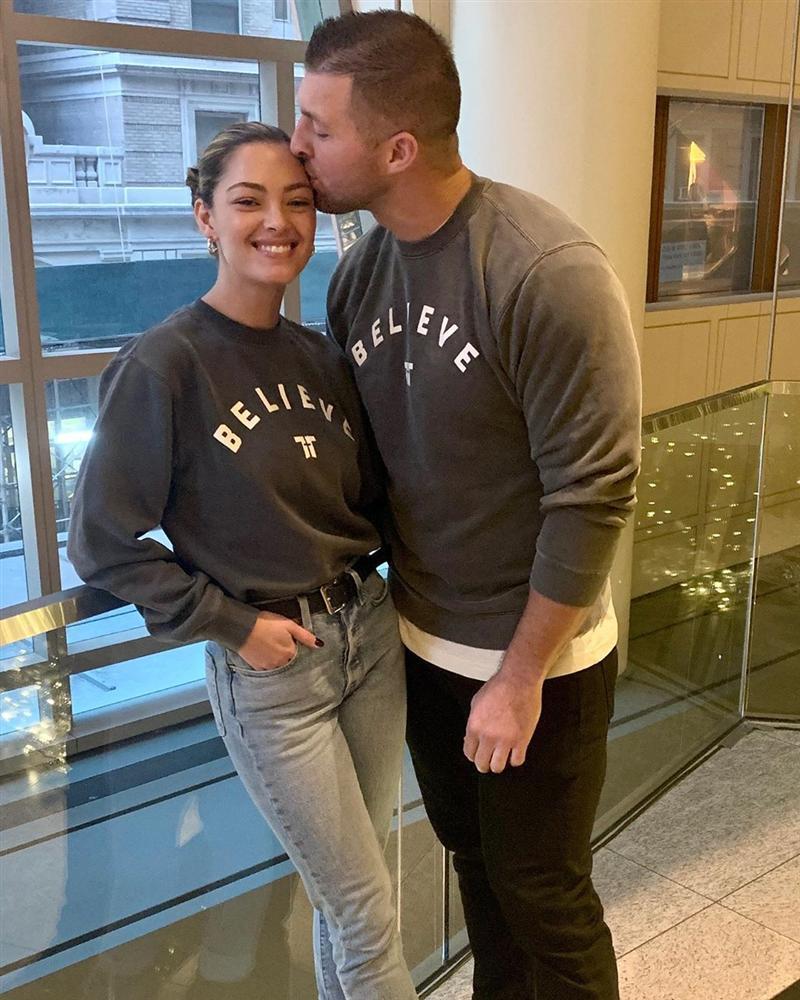 Bản tin Hoa hậu Hoàn vũ 4/3: Á hậu 2 đẹp sang chảnh chặt chém Hoàng Thùy-6