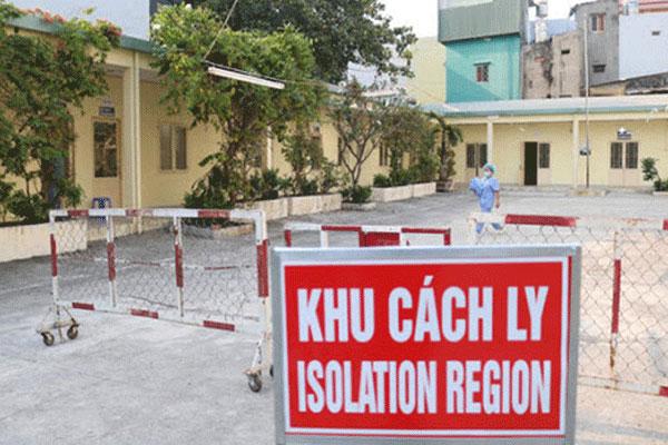 Bác sĩ qua đời trong lúc chiến đấu với dịch COVID-19, con trai ngây thơ hôn lên di ảnh mẹ-5