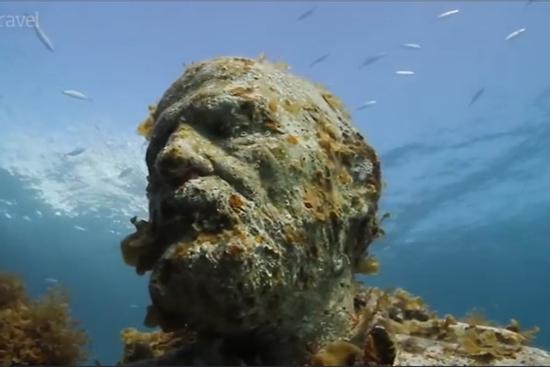 Tượng hình người bám rong rêu chìm dưới đáy biển Tây Ban Nha