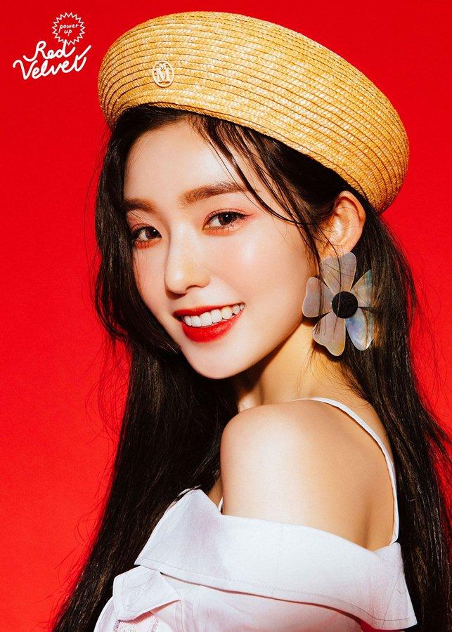 Ở Irene là sự pha trộn giữa nét ngây thơ và quyến rũ. Mỹ nhân nhóm Red Velvet cũng được các idol khác đánh giá là nữ thần tượng đẹp nhất thế hệ thứ 3 của Kpop.