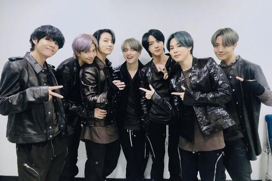 Big Hit và quyết định khó hiểu giữa mùa dịch corona khiến K-ARMY phẫn nộ: 'Vì sao chỉ có fan Hàn bị đối xử như thế?'